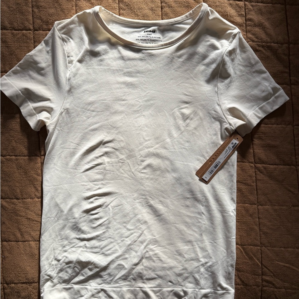 SKIMS Women's Soft Smoothing Seamless T-Shirt NWT